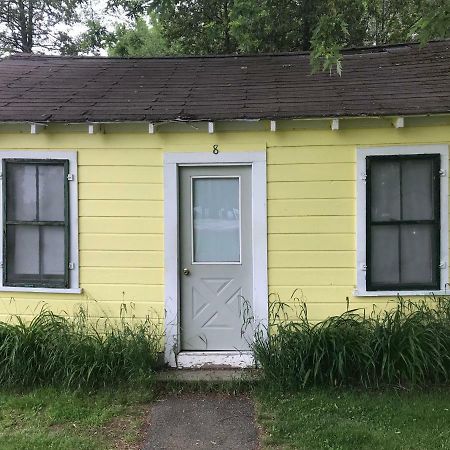 Отель Katahdin Cabins Millinocket Экстерьер фото