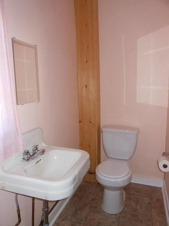 Отель Katahdin Cabins Millinocket Экстерьер фото
