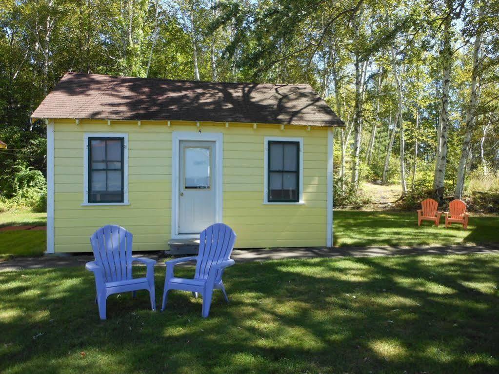 Отель Katahdin Cabins Millinocket Экстерьер фото